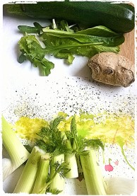 Pittura con verdura: il verde ricavato da insalata, le forme e i pennelli da zucchine, finocchi e radice di zenzero